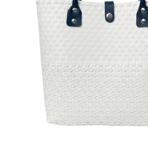 Proveedor Mayorista de Bolsos y Bolsas de Mano de Plástico Tejido a Mano Personalizados, Material Duradero Entrelazado para Moda, Viajes y Playa - Product Image 2