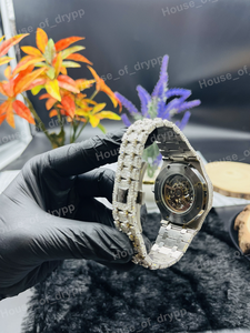 Montre automatique en acier inoxydable avec cadran squelette, sertie de diamants Moissanite VVS et design de luxe affirmé - Product Image 4