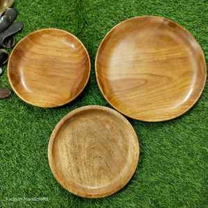 Plateau de service élégant en bois de mangue et d'acacia, vaisselle artisanale pour la maison et les restaurants à prix avantageux - Product Image 1