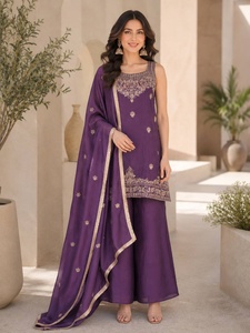 Ensemble Kurti et pantalon sexy avec broderies et dupatta pour les occasions festives, disponible auprès d'un exportateur indien. - Product Image 1
