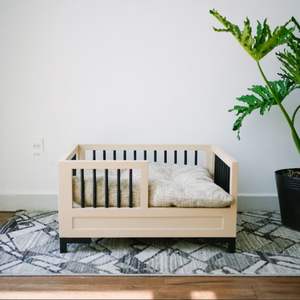 Planche en bois massif durable avec cadre métallique surélevé Tapis souple pour grands chiens moyens chats utilisation intérieure extérieure lit lavable pour animaux de compagnie - Product Image 1