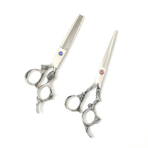 Tijeras de peluquería de punta fina para diestros, de acero inoxidable, mango largo, diseño plano/dentado, para uso en hospitales veterinarios y barberías - Product Image 1
