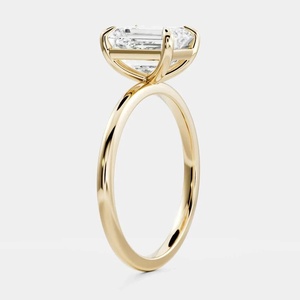 Bague de fiançailles et de mariage classique à quatre griffes avec diamant de laboratoire taille émeraude 2 carats, certifiée IGI, plaquée or 14 carats - Product Image 1