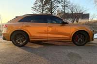 Audi RS Q8 2023 d'occasion en excellent état, 591 ch, V8 biturbo, transmission intégrale, couleur orange dragon métallisé, très bien équipée