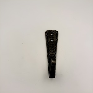 Gancho de Pared de Hierro Forjado a Mano, Estilo Antiguo |   Perchero individual rústico con diseño de escamas de pez para casa de campo - Product Image 1