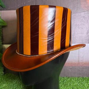 Chapeau haut de forme en cuir de qualité supérieure, conçu sur mesure, avec une forme de couronne distinctive, surface en cuir lisse et qualité supérieure - Product Image 2