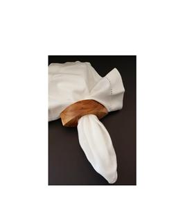 Grand anneau de serviette en bois rustique avec une ouverture de grande taille pour accueillir des ensembles de serviettes en tissu épais. - Product Image 5