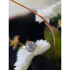 Bague de luxe en diamant avec bijoux plaqués or 14 carats et design rond étincelant pour les mariages et les occasions spéciales - Product Image 5