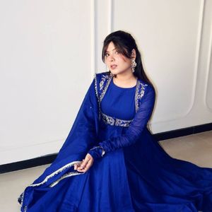 ชุดเดรสอานาร์กาลีปักลายสีน้ำเงิน แขนยาว ทรงเอไลน์ สไตล์อินเดีย สำหรับงานเทศกาลและงานพิธีการ - Product Image 4