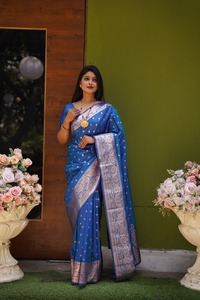 Sari Tradicional Indio de Seda Banarasi con Trabajo de Tejido Zari para Bodas y Eventos Festivos, Atuendo para Mujer - Product Image 3