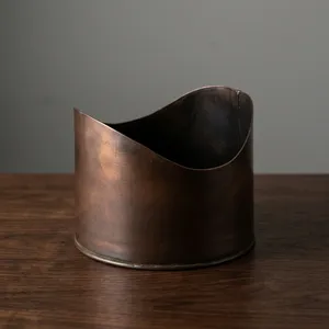 Pot de fleurs artisanal au design moderne et minimaliste, en fer chromé, léger, petit, décoratif pour plantes vertes d'intérieur - Product Image 4