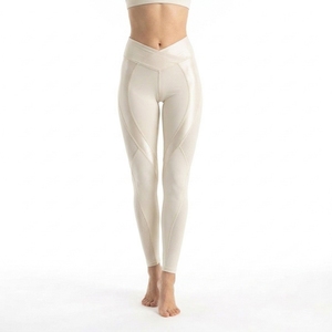 Leggings para pole dance para mujer, hechos con tela de calidad, ajuste flexible y costuras suaves para práctica de fitness y actividades deportivas. - Product Image 1