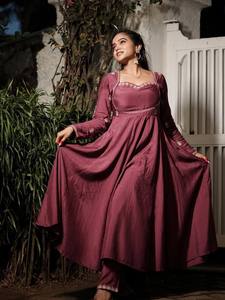 Traje Anarkali Borgoña Bordado, Ropa India y Pakistaní, Vestido de Manga Larga y Dupatta, Corte Holgado, Largo hasta el Tobillo, Tradicional - Product Image 4