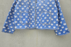 Veste matelassée bleue à fleurs pour femme, style patchwork en jean, cardigan avec bordure rayée et poche - Product Image 3