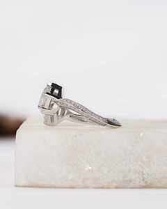Bague de mariage solitaire pour femme en argent sterling 925 plaqué rhodium avec diamant de laboratoire taille cœur 1-1 carat - Product Image 2