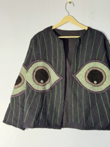 เสื้อแจ็คเก็ต Evil Eye Suzani – เสื้อโค้ทผ้า TNT ทำมือ – เสื้อแจ็คเก็ตปักลายโบโฮแบบเปิดด้านหน้าลายตา - Product Image 5