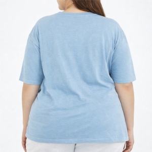 Camiseta de algodón extragrande para mujer, lisa, con cuello redondo, holgada, informal, de tela suave y transpirable. - Product Image 2