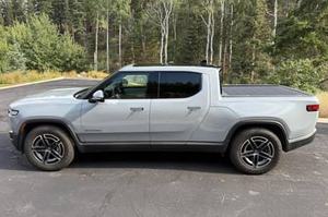 Obtenez la meilleure offre sur une Rivian R1T Adventure Edition d'occasion 2025 - Product Image 2