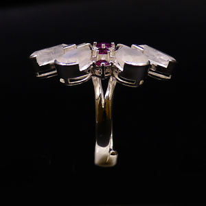 Anillo de Plata de Ley 925 con Baño de Plata, con Piedra Lunar Arcoíris Blanca y Granate Rodolita, a la Moda - Product Image 5