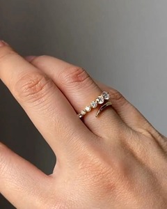 Anillo de boda de oro macizo de 14k con diamante cultivado en laboratorio de corte redondo y abertura, anillo de boda para mujer con engaste cruzado, anillo apilable tipo brazalete - Product Image 5