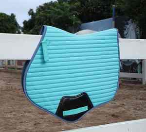 Almohadilla de lana de alta densidad premium para caballos con capa transpirable y confort superior para un rendimiento ecuestre. - Product Image 6