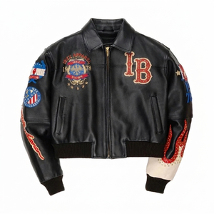 Chaqueta Varsity Personalizada con Apliques Bordados Planos, Chaqueta de Hombre con Contraste de Color, Piel de Cordero y Pedrería en Relieve, Estilo Urbano - Product Image 1
