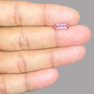 พลอยทัวร์มาลีนสีชมพูธรรมชาติทรงบาแกตต์ น้ำหนัก 1.41 กะรัต - Product Image 2
