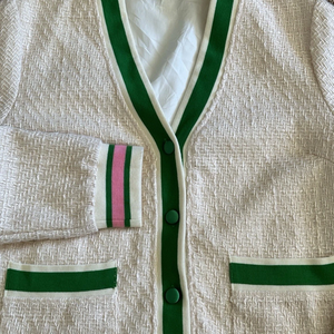 Cardigan en tricot à col en V personnalisé avec logo, brodé, doux, pour femmes, grande taille, style universitaire, idéal pour l'hiver - Product Image 5
