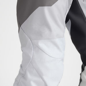 Pantalon de motocross avec panneaux renforcés, équipement de conduite durable, coupe flexible, tissu protecteur, personnalisation du logo et du design. - Product Image 4