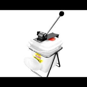 ภาชนะกำจัดเข็มฉีดยาพลาสติกแบบใช้มือ พร้อมโครงสแตนเลส ป้องกันการเจาะทะลุ ขนาด 1500 มล. สำหรับโรงพยาบาล - Product Image 2