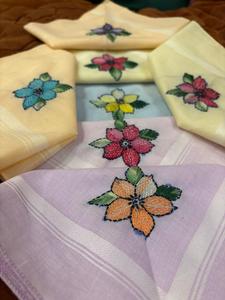 Juego de pañuelos de algodón bordados a mano – Diseño floral multicolor, pañuelos premium 100% algodón, suaves y amigables con la piel. - Product Image 2