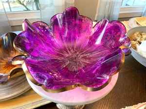 Cuenco decorativo hecho a mano con diseño de geoda de resina epoxi morada mediana - Product Image 5