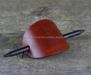 Pince à cheveux en bois sculptée à la main de la meilleure qualité avec bâton pour les cheveux des femmes et des filles - Product Image 1