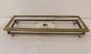 Plato de Servir de Metal y Vidrio con Acabado Antiguo en Latón Hecho a Mano para el Hogar o Hotel, para Vajilla de Mesa - Product Image 5