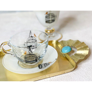 Rehaussez la beauté de votre intérieur avec ce plateau de service élégant en métal doré, orné d'incrustations de pierres turquoise exquises et de poignées uniques. - Product Image 5