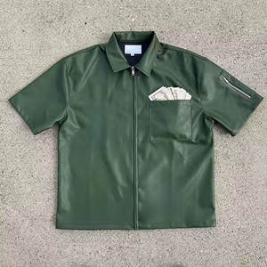 เสื้อยืดหนังเทียม PU คุณภาพสูง ตกแต่งด้วยโลโก้ปักแบบดิสเทรส สไตล์สตรีทแวร์ พร้อมซิปหนังสำหรับผู้ชาย - Product Image 3