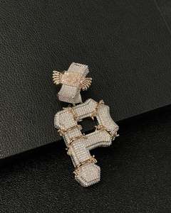 จี้ตัวอักษรหรูหรา สไตล์ฮิปฮอป ประดับเพชรแบบ Iced Out จี้เพชร VVS แบบสั่งทำพิเศษ รูปทรงบาแกตต์ จี้ตัวอักษรประดับเพชรโมอิสซาไนต์ - Product Image 2