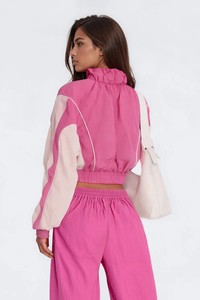Conjunto Deportivo Impermeable Unisex Color Rosa con Bloques de Color, Corte Regular, Estilo Y2K, Top Corto con Capucha y Pantalones con Cordón Ajustable - Product Image 3
