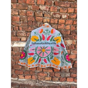Chaqueta de terciopelo Suzani hecha a mano, chaqueta bordada con motivos florales uzbekos, abrigo unisex de invierno con forro interior de algodón, chaqueta para mujer. - Product Image 6