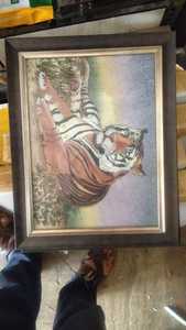 Pintura Artística de Pared de Madera de Tigre Bengal Majestuoso de Alto Detalle, Impresión Realista de Tigre Descansando en Lienzo con Doble Acento Plateado - Product Image 3