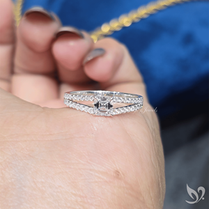 แหวนเพชรทรง Asscher 0.5 กะรัต ฝังเพชรแบบ Split Pave วงแหวนทองคำขาว 10K รับรองโดย IGI แหวนหมั้น - Product Image 4