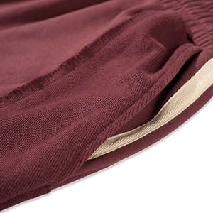 Pantalones Cortos Deportivos de Moda Casual para Hombre, Color Borgoña con Parches - Product Image 4