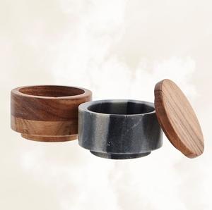 Salière empilable en pierre noire et bois avec couvercle en bois Organisateur d'épices élégant à plusieurs niveaux pour le rangement de la cuisine élégante - Product Image 1