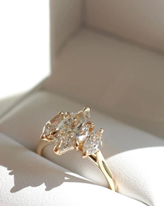 แหวนทองคำประดับมอสซาไนต์ทรงมาร์คีส์ 14K 18K แหวนหมั้นสำหรับผู้หญิง แหวนมาร์คีส์สามเม็ด เครื่องประดับงานแต่งงานสุดหรู - Product Image 3