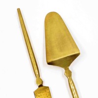 Ensemble couteau et spatule à gâteau en or martelé au meilleur prix auprès d'un fabricant indien