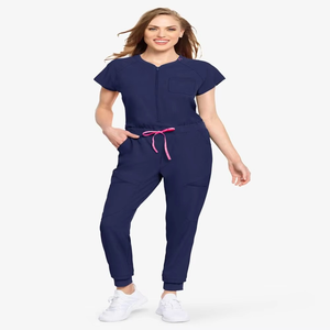 Ensemble d'uniformes médicaux élégants pour femmes OEM – Hauts à manches courtes et pantalons ajustés pour personnel hospitalier, clinique et salon de beauté - Product Image 1