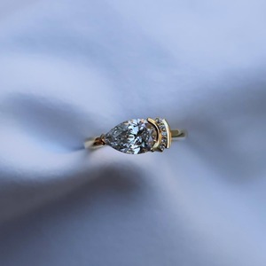 Anillo de Diamante Cultivado en Laboratorio con Corte de Pera en Oro Amarillo de 14K, con Certificado IGI, para Mujer - Product Image 1