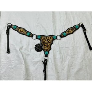 Conjunto de cabezada de una oreja y pechera de cuero negro con estampado de leopardo estilo western, con conchos de diamantes de imitación turquesa, para equitación - Product Image 3