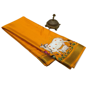 Elegante Saree Naranja Mostaza con Borde Decorativo de Zari y Diseño de Vaca - Product Image 1