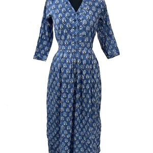 ชุดเดรสพิมพ์ลายด้วยมือ ผ้าฝ้ายอินเดีย เสื้อคลุมยาวแบบอินเดีย ชุดเดรสพิมพ์ลายด้วยมือ คอวี แขนยาว ชุดเดรสพิมพ์ลายดอกไม้ - Product Image 1